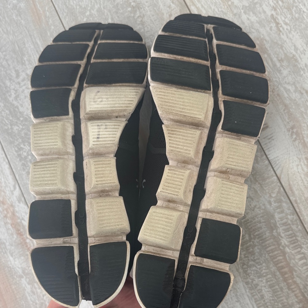On Running Cloud Women's Running Shoes in Black size W10‎ - Picture 5 of 10
